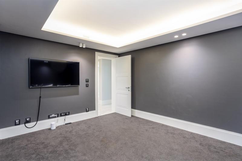 5 Bedroom Property for Sale in Bantry Bay Western Cape